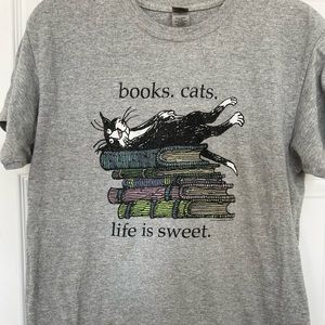 Books and cats graphic t shirt